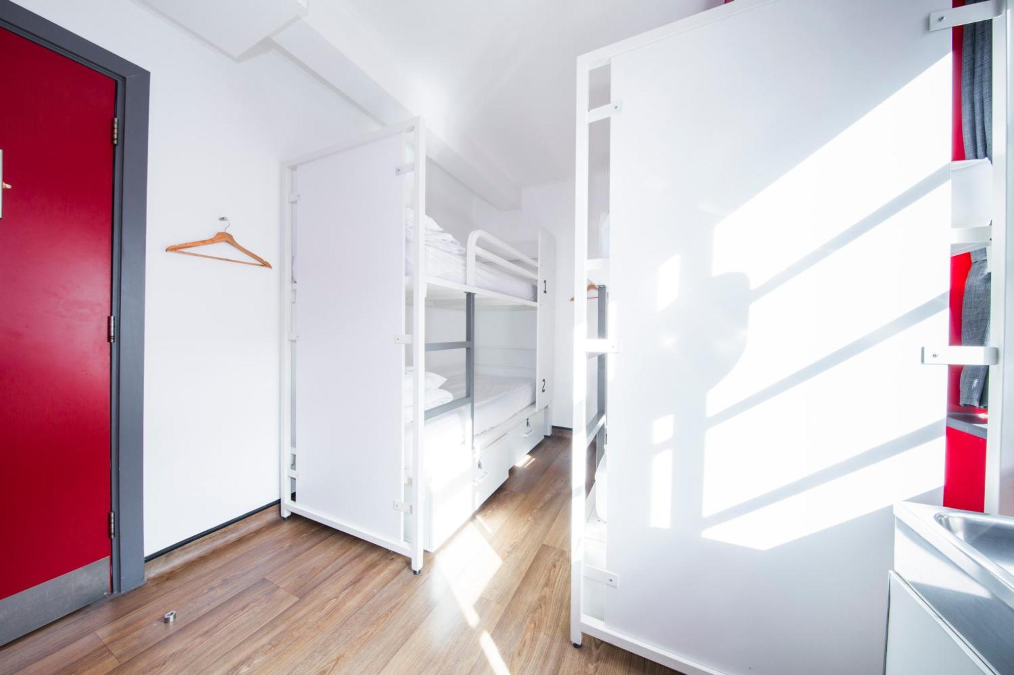 Private 4 bed Room Shared Bathrooms